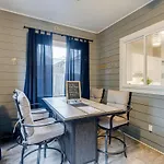 Large East With Game Sleeps 12 *