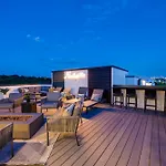 Rooftop Skyline Views Dt Nash Sleeps 12 Holiday home