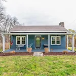 Historic East Nash Sleeps 6
