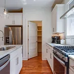 10 Percent Off New Downtown Sleeps 8 * Nashville