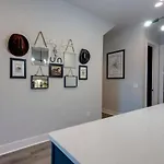 Holiday home New Lux Townhome 6 Mins To Dt Rooftop Sleeps 12 Nashville