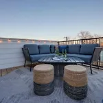 New Lux Townhome 6 Mins To Dt Rooftop Sleeps 12
