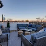 New Lux Townhome 6 Mins To Dt Rooftop Sleeps 12 *
