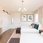 Holiday home Designer Single Family House-rooftop- Hot Tub