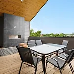 Magnificent 4 Bedroom -w Balcony & Fireplace Nashville