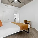 Cozysuites Modern Midtown Condo Unit 06