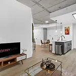 Cozysuites Modern Midtown Condo Unit 06