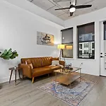 Cozysuites Modern Midtown Condo Unit 06