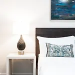 Cozysuites Music Row Stunning 2Br -Free Parking 05