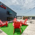 Carrie Underwood's East Side Rooftop Game Holiday home