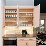 Holiday home Designer Single Family House-rooftop- Hot Tub *