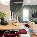 Designer Single Family House-rooftop- Hot Tub *