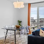 Apartment Modern, Free Parking, Walk To Everything *