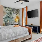 Modern, Free Parking, Walk To Everything *