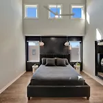 Fall Promo, Stay In Luxury,10 Min To Broadway