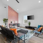 Magnificent 4 Bedroom -w Balcony & Fireplace