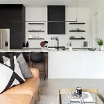 Holiday home Nash Chic Near Dt Rooftop Luxe Comfort *