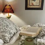 Peaceful Private Cottage, Walk To Park & 5 Mins To Downtown Nashville