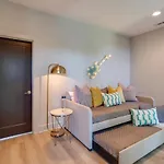Holiday home New East Oasis 13beds Roofdeck Free Parking *