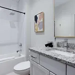 New East Oasis 13beds Roofdeck Free Parking *