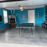 Minutes From Downtown-12 Beds-Karaoke