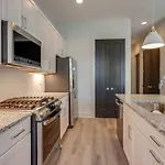 East Nash Double - 26 Beds Fast Nashville