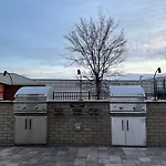 Minutes From Downtown-12 Beds-Karaoke