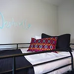East Nash Double - 26 Beds Fast *