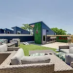 East Nash Double - 26 Beds Fast * Nashville