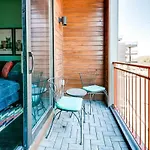 Game And Skydeck - Book Today Holiday home *