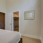 New Townhome 5 Mins To Broadway Sleeps 8 Holiday home *