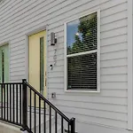 New Townhome 5 Mins To Broadway Sleeps 8