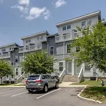 New Townhome 5 Mins To Broadway Sleeps 8 * Nashville