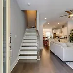 Holiday home New Townhome 5 Mins To Broadway Sleeps 8 Nashville