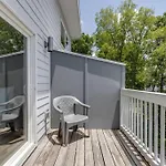 New Townhome 5 Mins To Broadway Sleeps 8 Holiday home Nashville