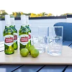 Rooftop Skyline Views Dt Nash Sleeps 12 Holiday home *