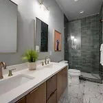 Rooftop Skyline Views Dt Nash Sleeps 12 *