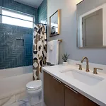 Holiday home Rooftop Skyline Views Dt Nash Sleeps 12 Nashville