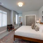 Rooftop Skyline Views Dt Nash Sleeps 12 Nashville