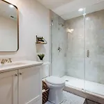 Holiday home Lux West Nash Tudor 4mi To Dt Sleeps 9