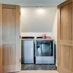 Lux West Nash Tudor 4mi To Dt Sleeps 9 Holiday home Nashville
