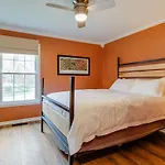 Historic East Nash Sleeps 6 *