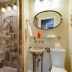 Historic East Nash Sleeps 6 Nashville