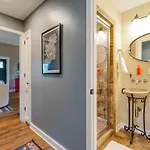 Historic East Nash Sleeps 6