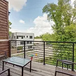 Holiday home 10 Percent Off New Downtown Sleeps 8 *