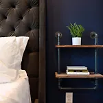 New Lux Townhome 6 Mins To Dt Rooftop Sleeps 12 *