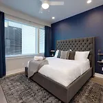 New Lux Townhome 6 Mins To Dt Rooftop Sleeps 12 Holiday home