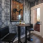 New Lux Townhome 6 Mins To Dt Rooftop Sleeps 12 *
