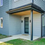 Sleek And Modern Nashville Home Walk To Marathon!