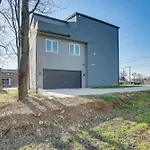 Sleek And Modern Nashville Home Walk To Marathon!
